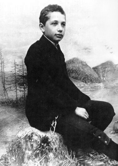 אלברט איינשטיין ב-1893 (בעודו בן 14)